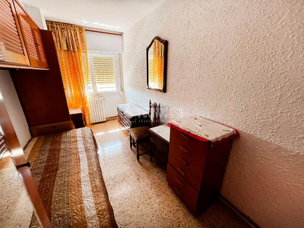 Bedroom of Flat for sale in Zaragoza  with Heating and Balcony