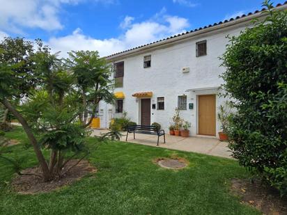 Exterior view of Single-family semi-detached for sale in Los Barrios