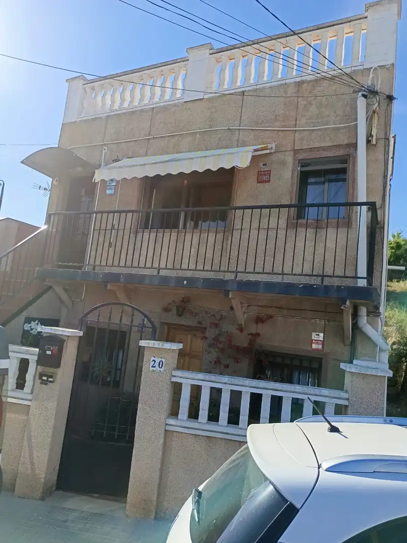 Vista exterior de Casa o xalet en venda en Barcelona amb Calefacció, Parquet i Terrassa