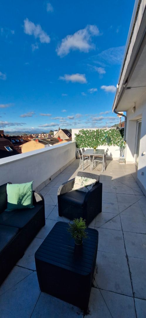 Terrassa de Àtic en venda en Oviedo  amb Calefacció, Terrassa i Traster