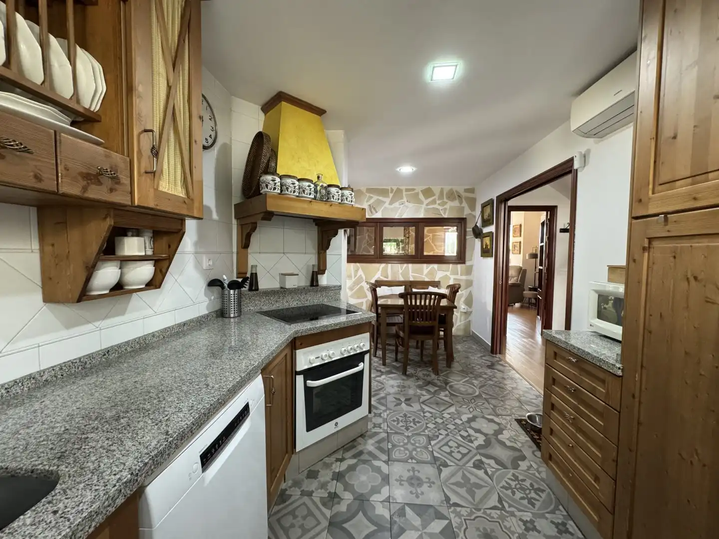 Cocina de Casa adosada en venta en Bormujos con Aire acondicionado, Terraza y Trastero