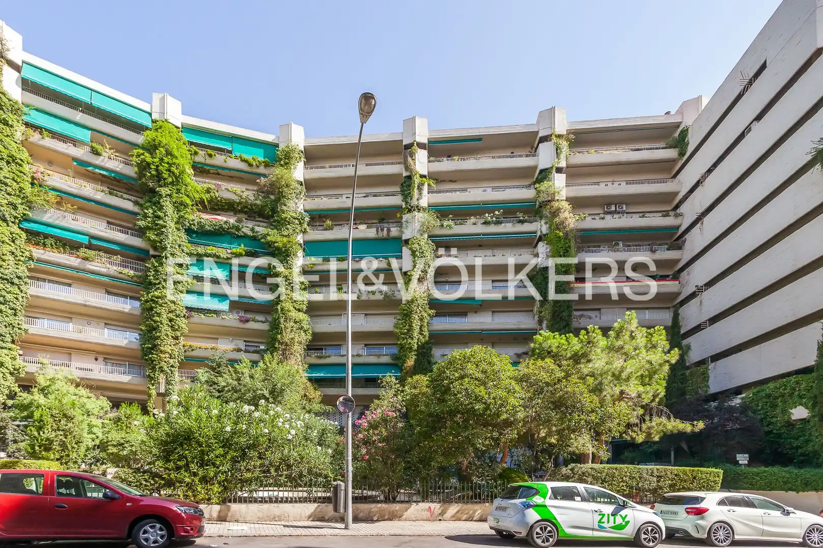 Vista exterior de Pis en venda en Madrid amb Aire condicionat, Calefacció i Terrassa