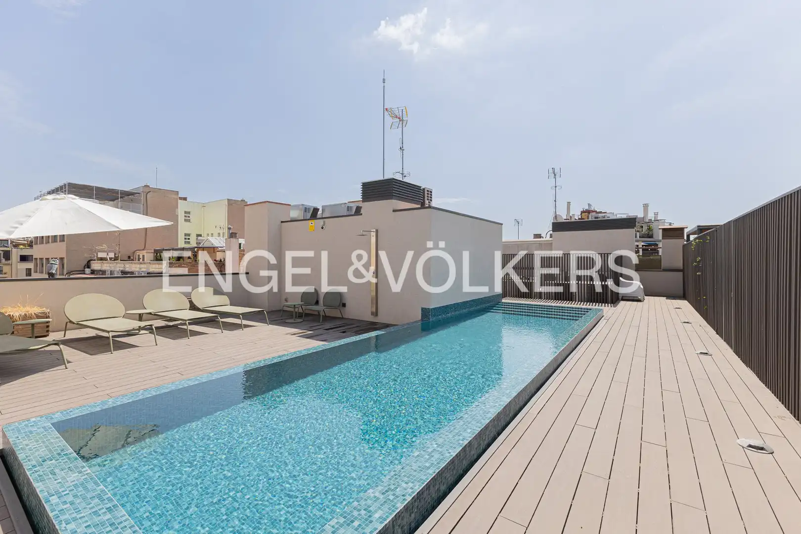 Swimming pool of Flat for rent in Barcelona  with Air Conditioner, Heating and Parquet flooring
