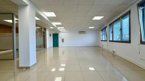 Foto 3 de Oficina de alquiler en Igollo, Camargo