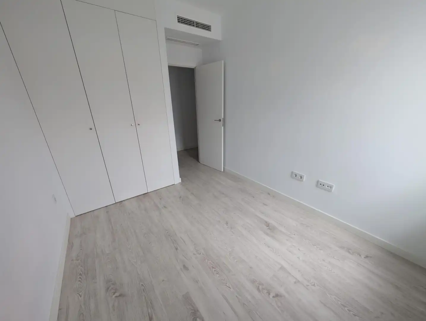 Schlafzimmer von Wohnung zur Miete in Camas mit Klimaanlage, Heizung und Terrasse