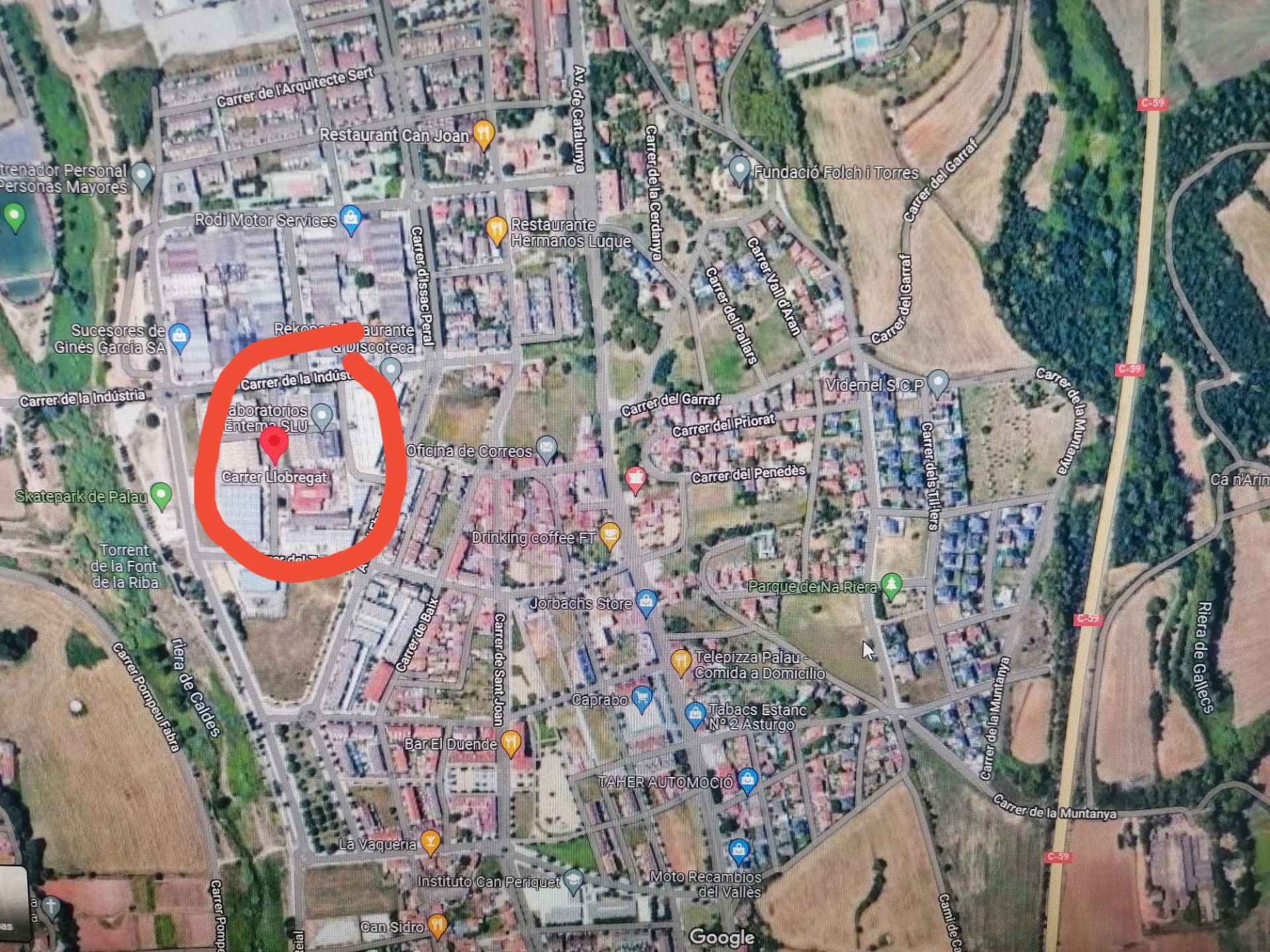 Vista exterior de Nau industrial de lloguer en Palau-solità i Plegamans