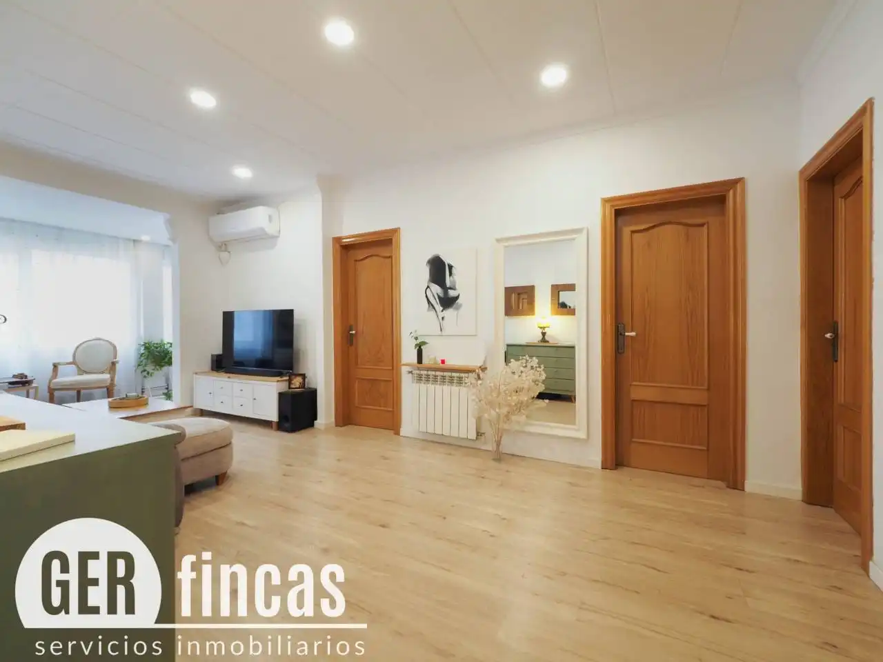 Flat with balcony for sale in Calle Travessera, imagen 3