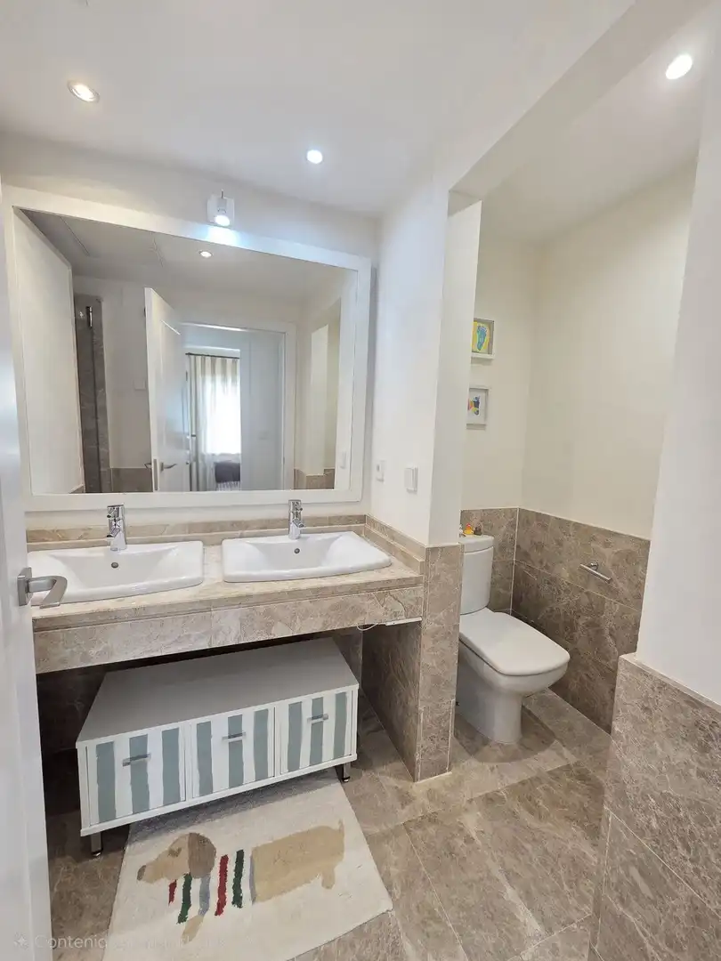 Bany de Casa o xalet en venda en Marbella amb Jardí privat, Terrassa i Traster