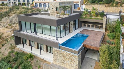 Exclusiva casa de obra nueva en Begur con vistas al mar y equipamiento de alto standing en venta