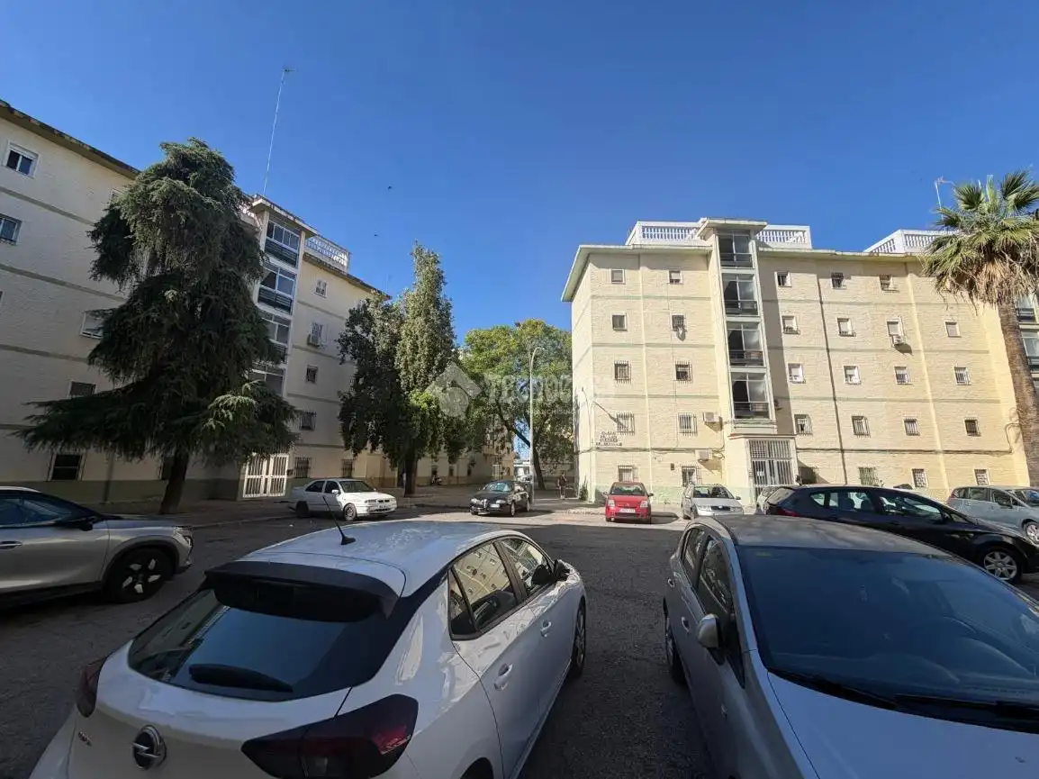 Exterior view of Flat for sale in Sevilla  with Air Conditioner and Furnished