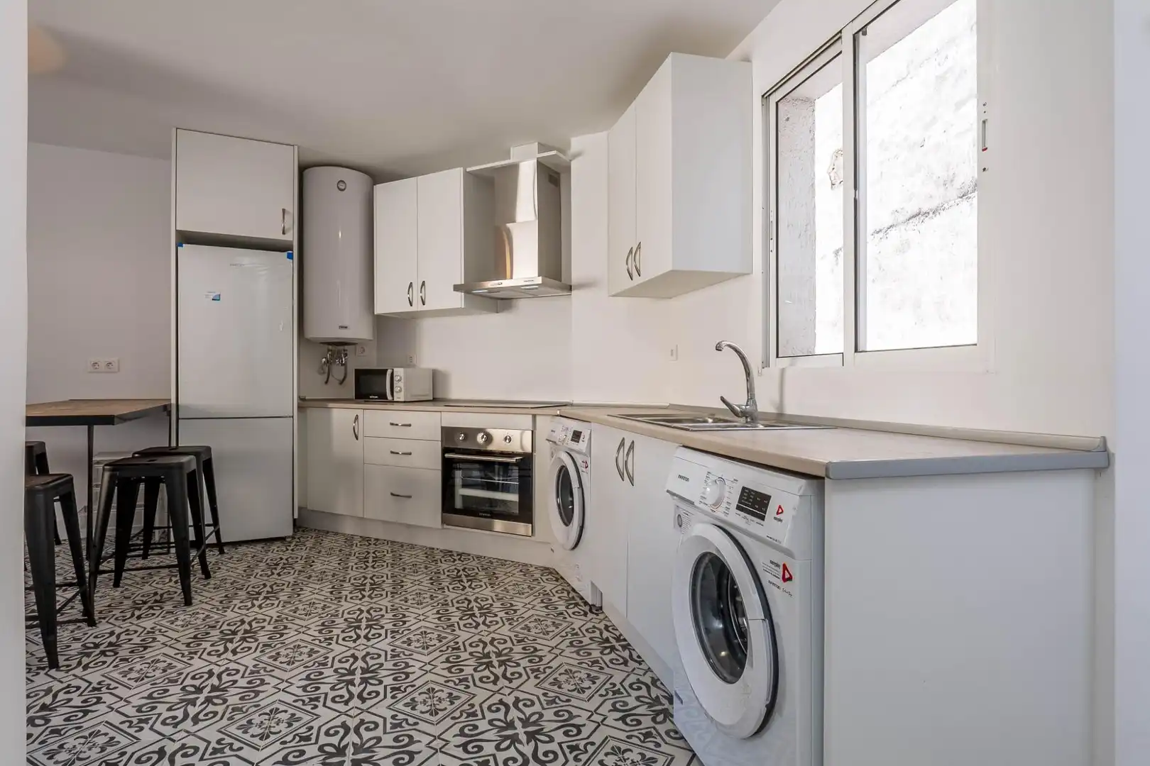 Kitchen of Flat for share in Granada  with Balcony