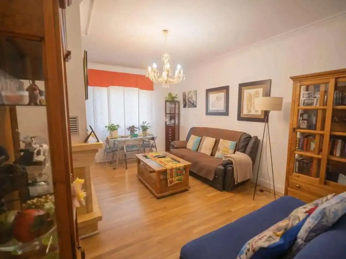 Sala d'estar de Casa o xalet en venda en Zaragoza amb Aire condicionat, Calefacció i Jardí privat