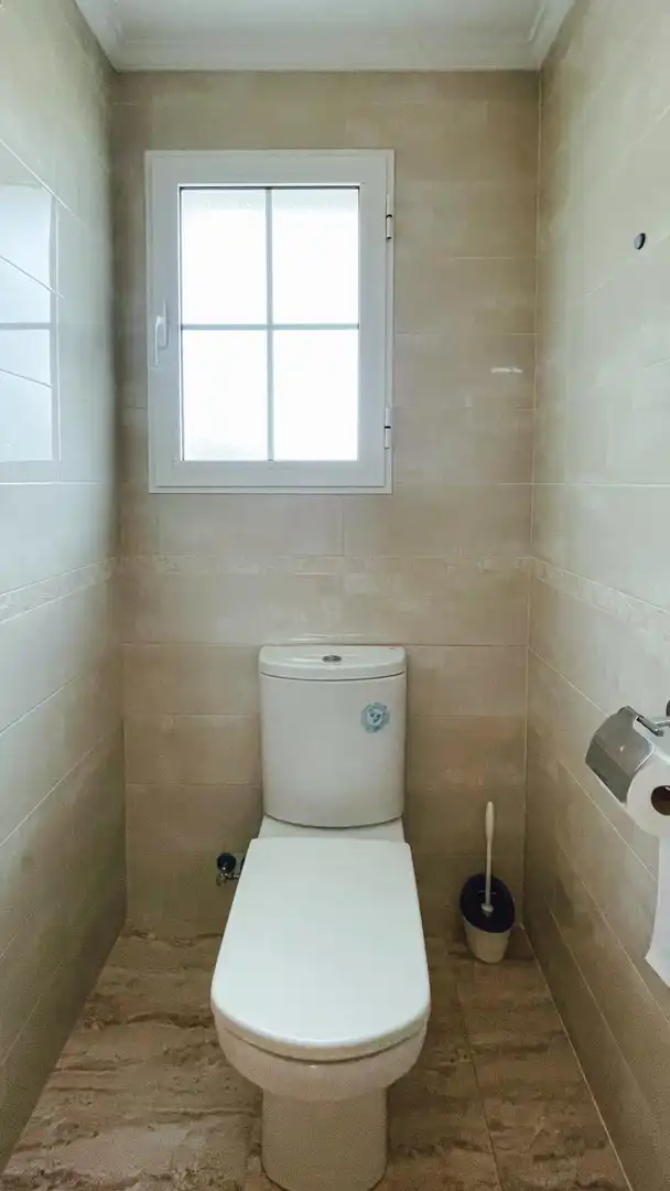 Bany de Casa adosada en venda en La Nucia amb Aire condicionat, Jardí privat i Terrassa