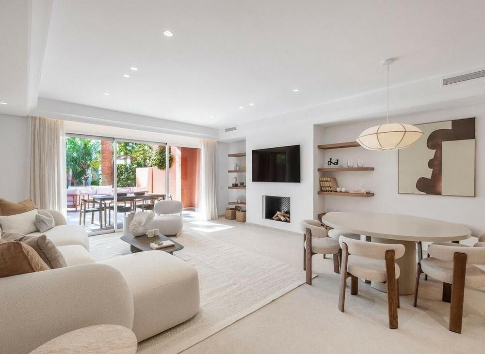 Sala d'estar de Casa adosada de lloguer en Marbella amb Aire condicionat, Terrassa i Traster