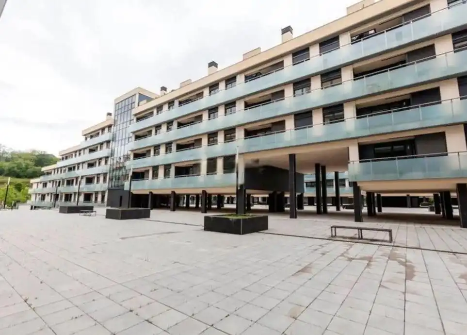Vista exterior de Local en venda en Oviedo 