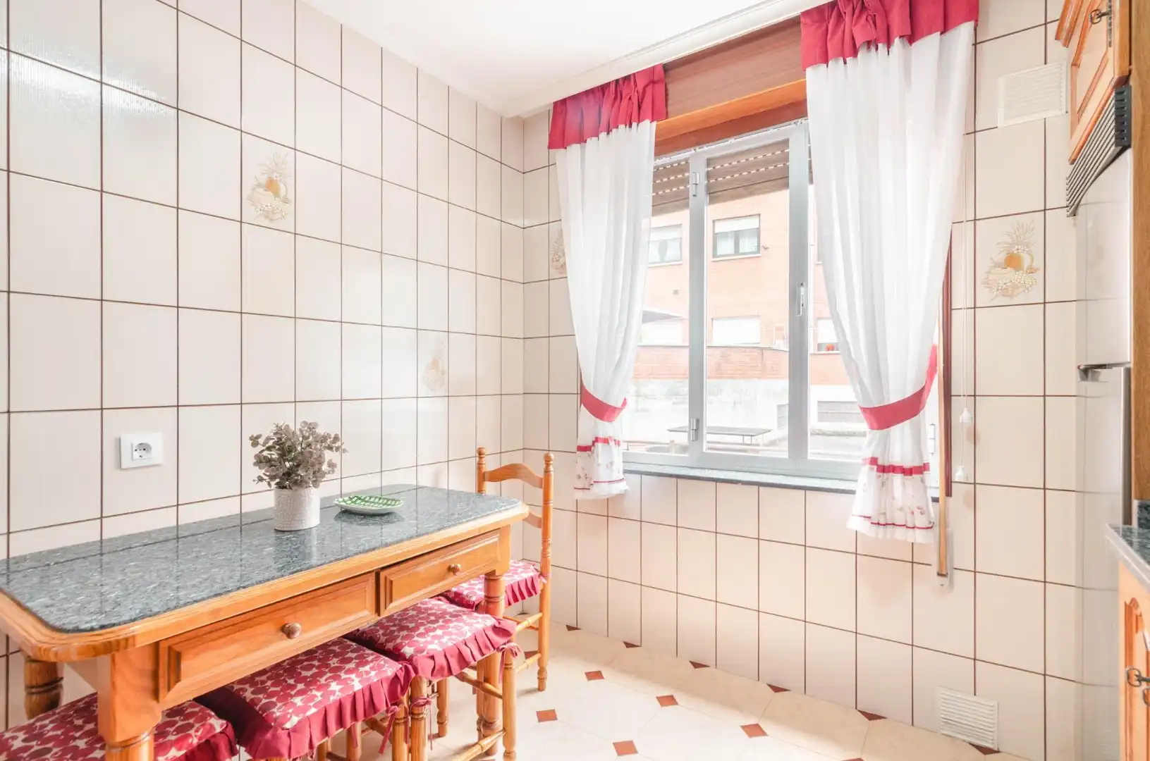 Flat for rent in Calle RAMON PEREZ DE AYALA, 52, San Pedro - Siana
