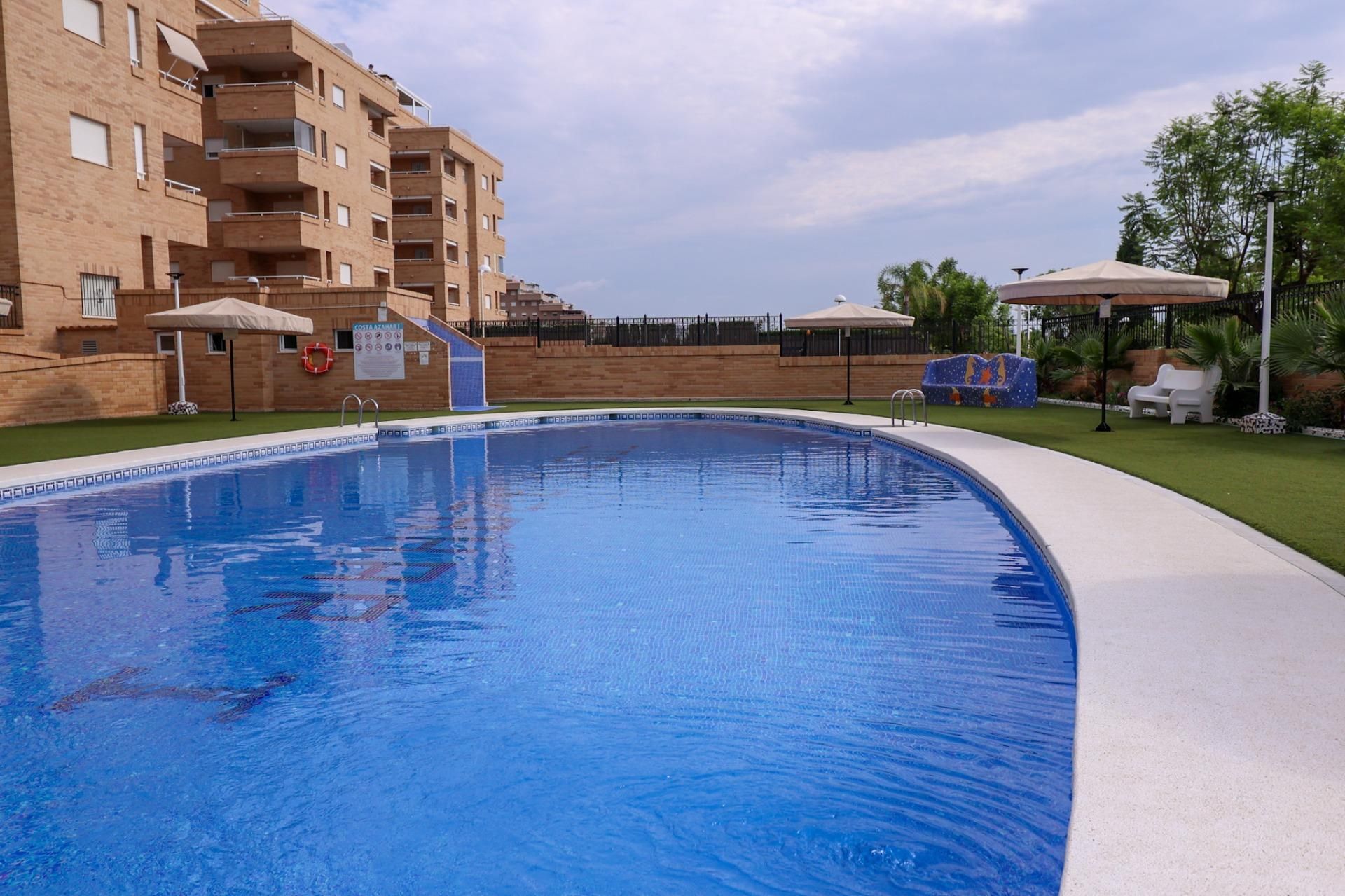 Piscina de Apartament en venda en Oropesa del Mar / Orpesa amb Jardí privat, Terrassa i Traster
