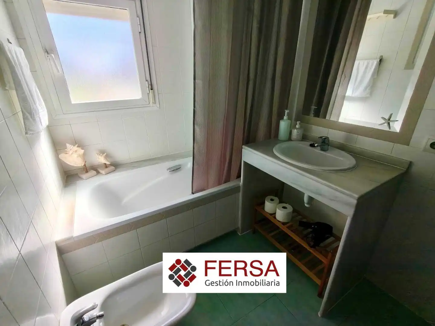 Bathroom of Flat for rent in El Puerto de Santa María  with Air Conditioner, Heating and Private garden