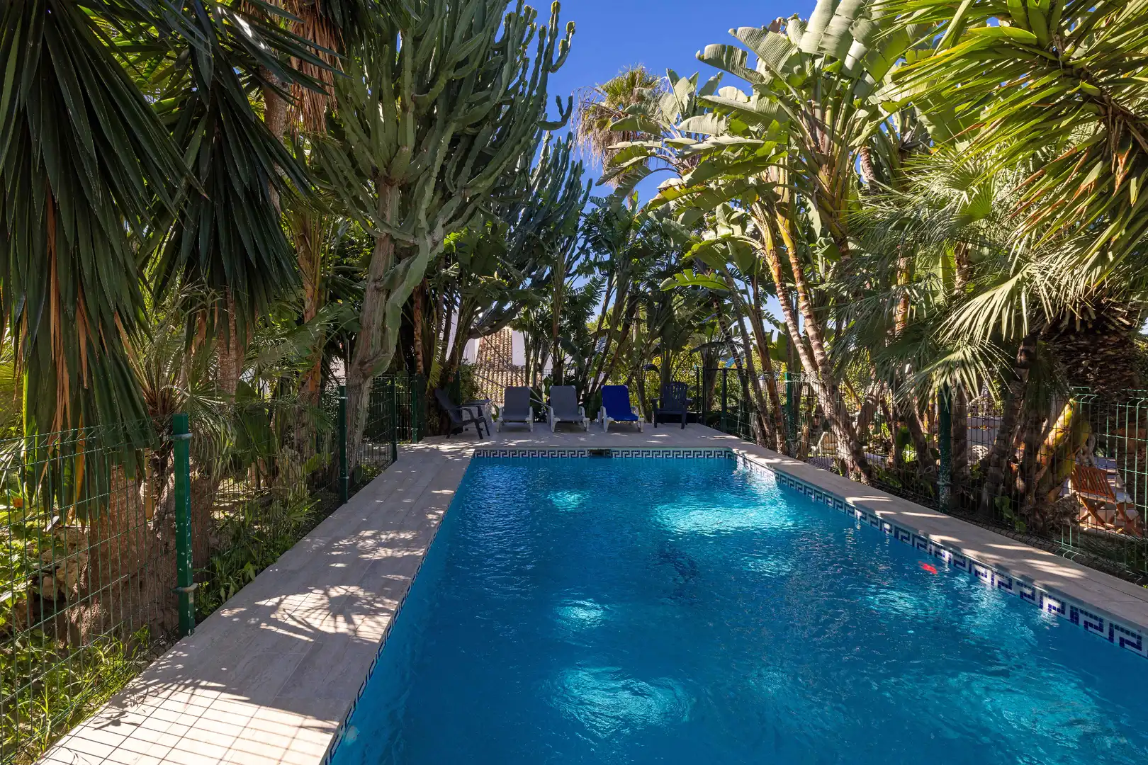 Piscina de Casa o xalet en venda en Marbella amb Aire condicionat, Calefacció i Jardí privat