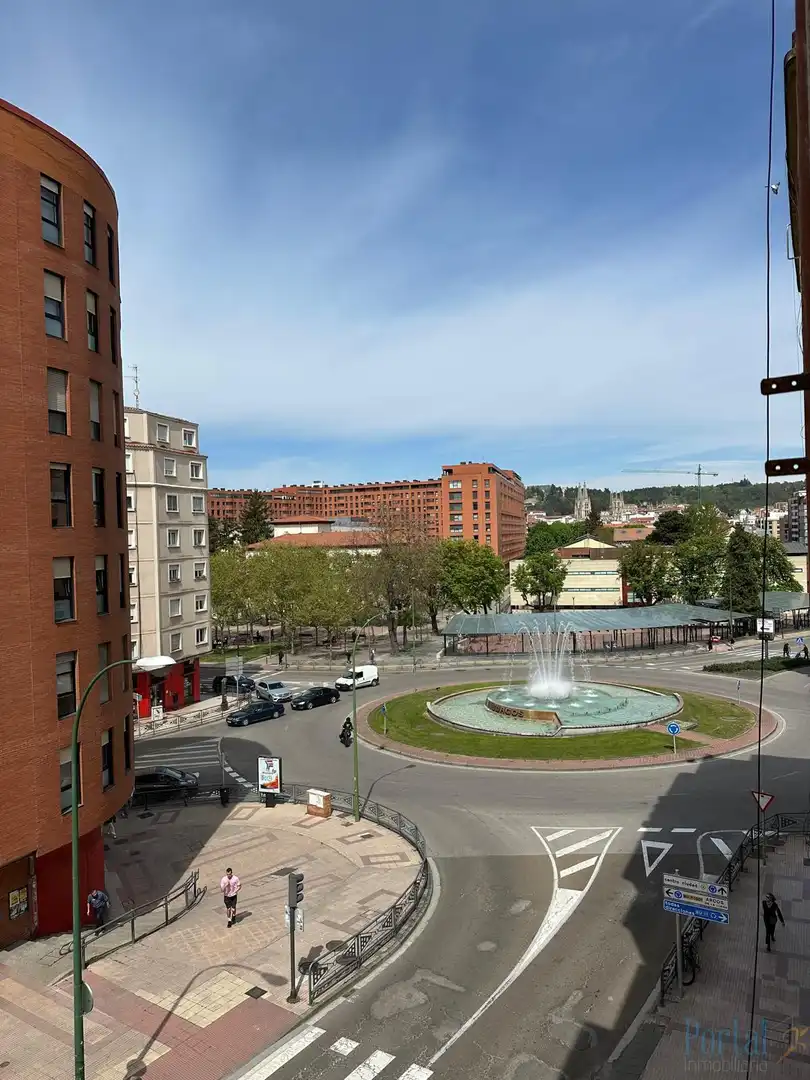Vista exterior de Piso en venta en Burgos Capital con Calefacción, Parquet y Trastero