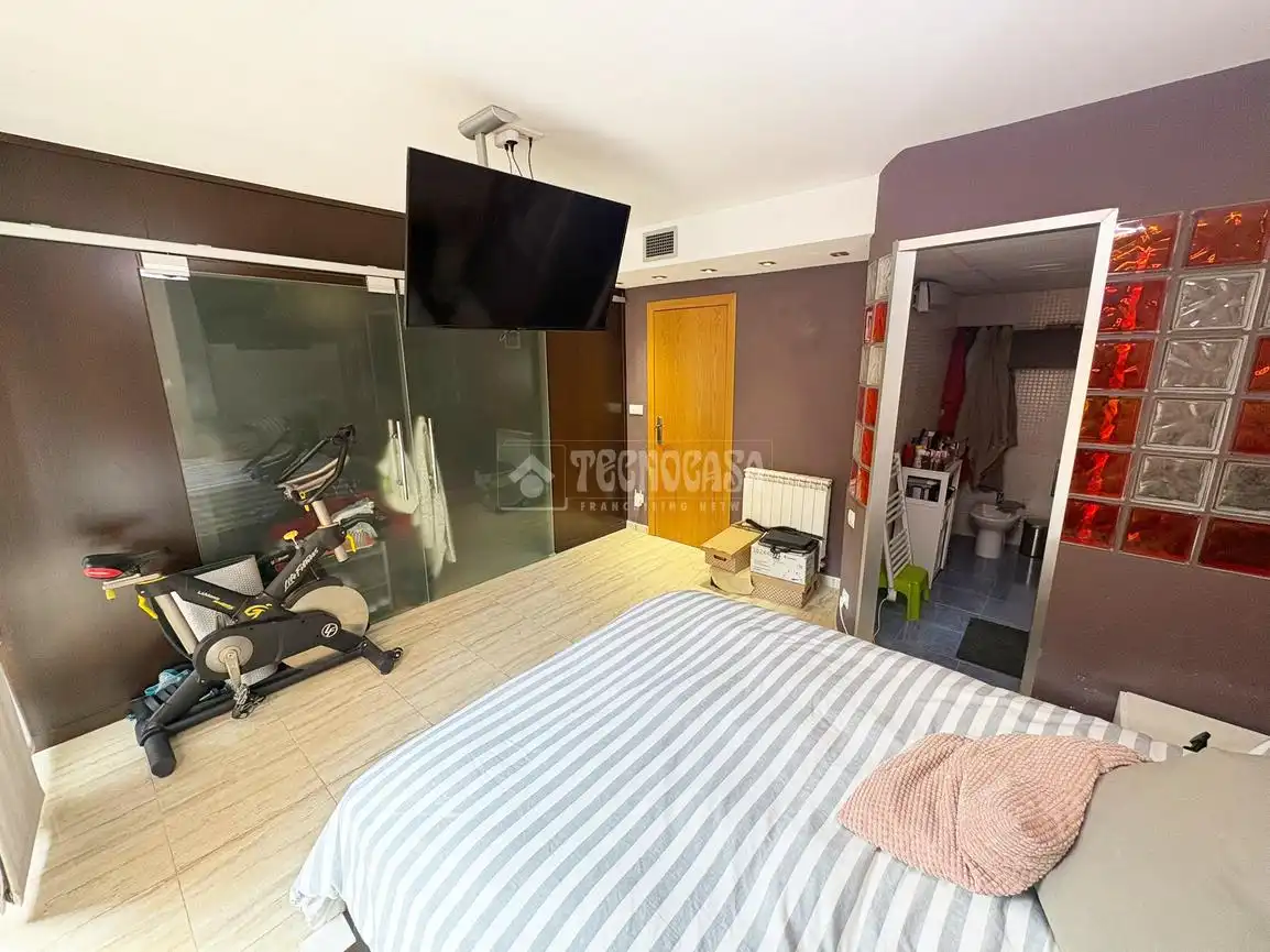 Habitación de Casa adosada en venta en Zaragoza con Aire acondicionado, Calefacción y Terraza