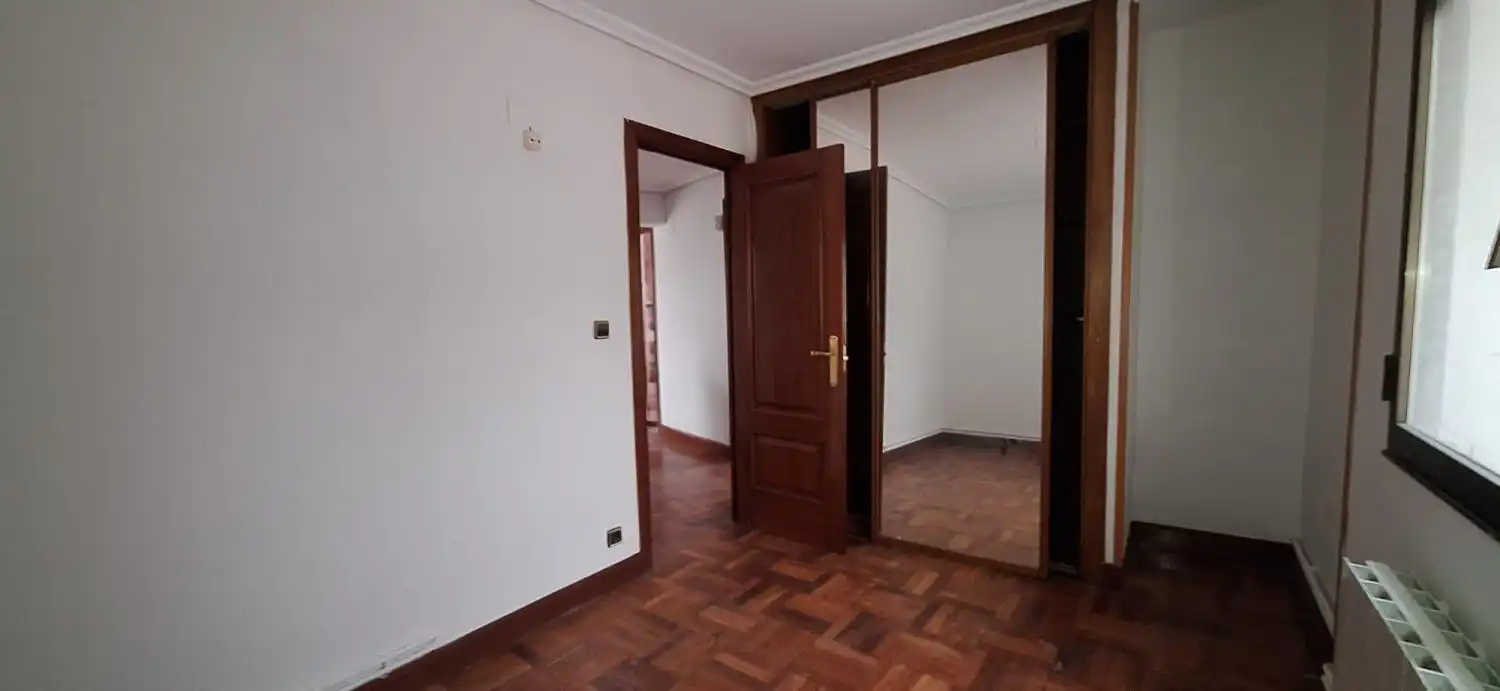Bedroom of Flat for sale in Basauri 