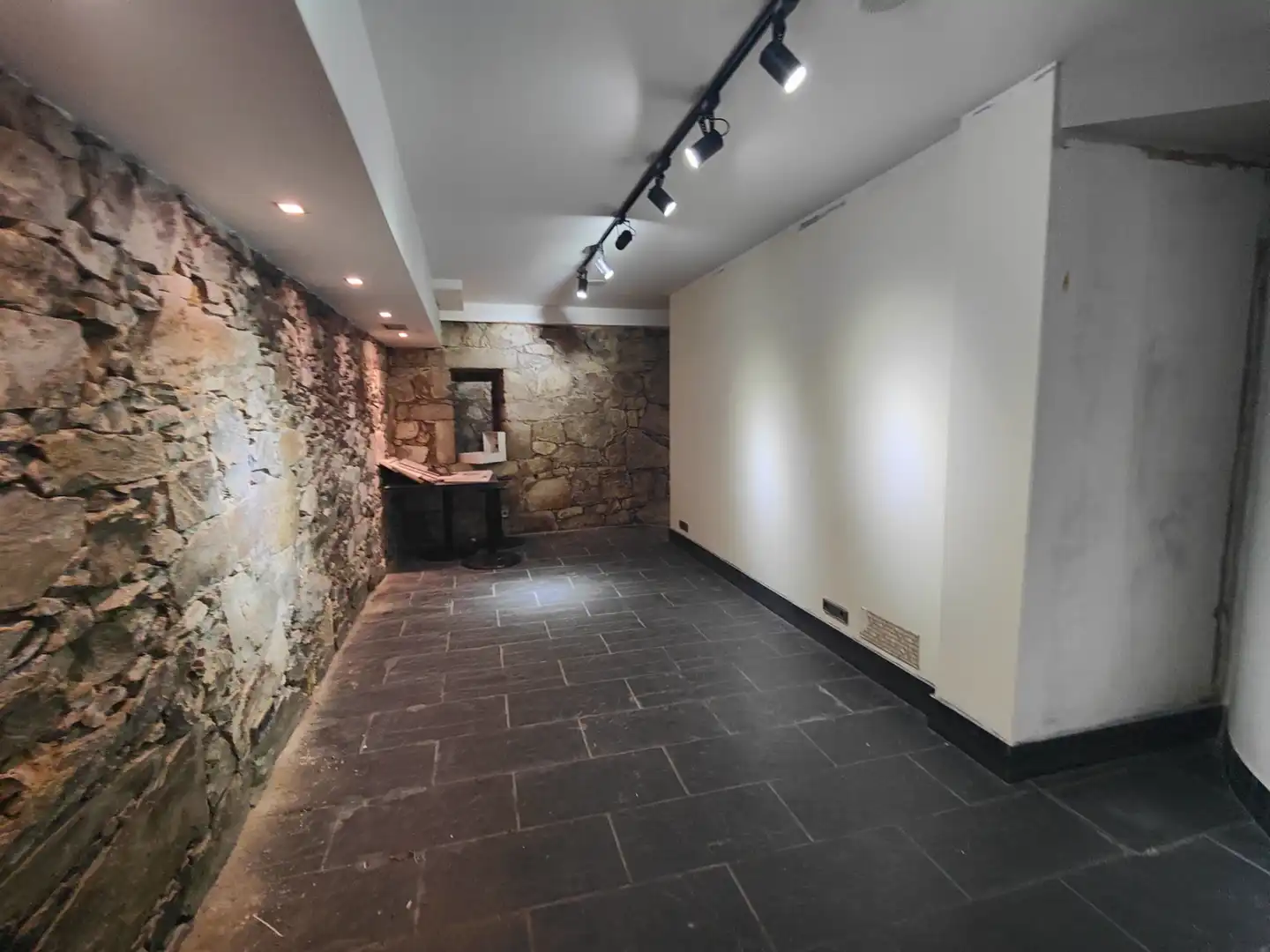 Commercial properties for rent in Vigo   with Air Conditioner