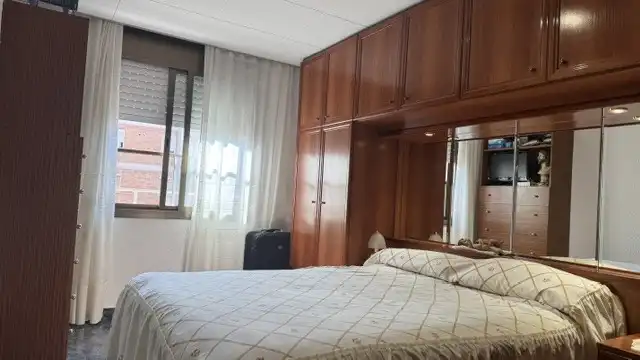 Schlafzimmer von Wohnung zum Verkauf in Cornellà de Llobregat mit Klimaanlage, Heizung und Ofen