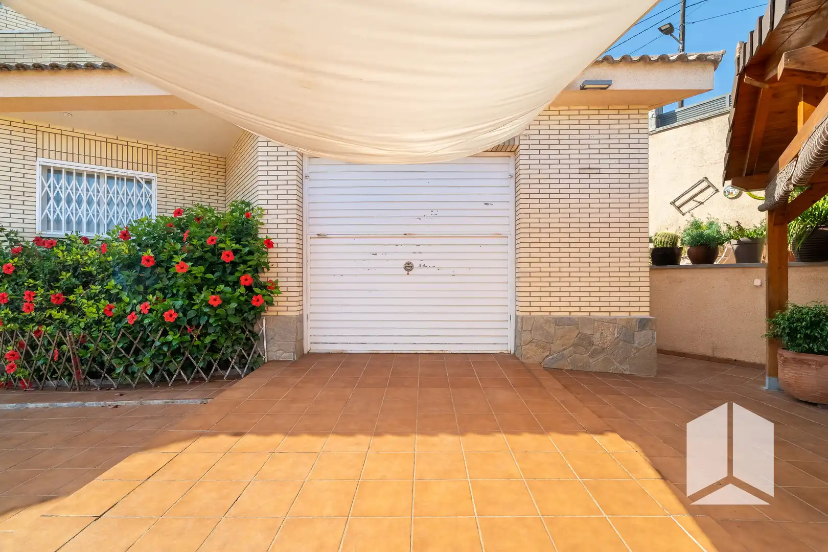 Exterior view of Houses for sale in Sant Vicenç Dels Horts  with Storage room and Swimming Pool