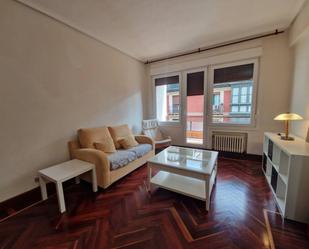 Sala d'estar de Pis de lloguer en Bilbao  amb Calefacció, Terrassa i Moblat