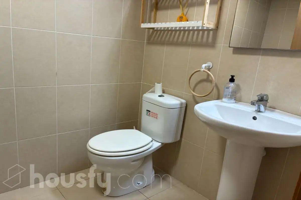 Bany de Pis de lloguer en Sagunto / Sagunt amb Parquet, Moblat i Balcó