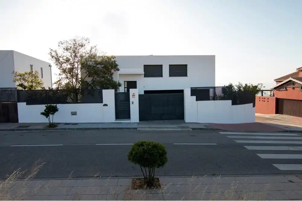 Casa o chalet de alquiler en Calle Charinas, 8, Altos de la Zubia