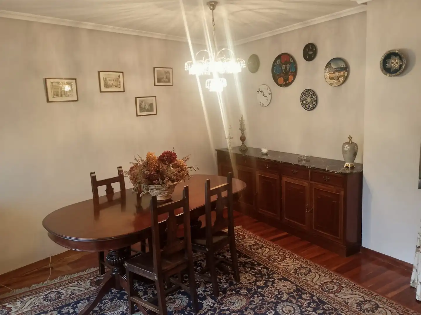 Comedor de Piso de alquiler en Oviedo  con Calefacción, Parquet y Amueblado