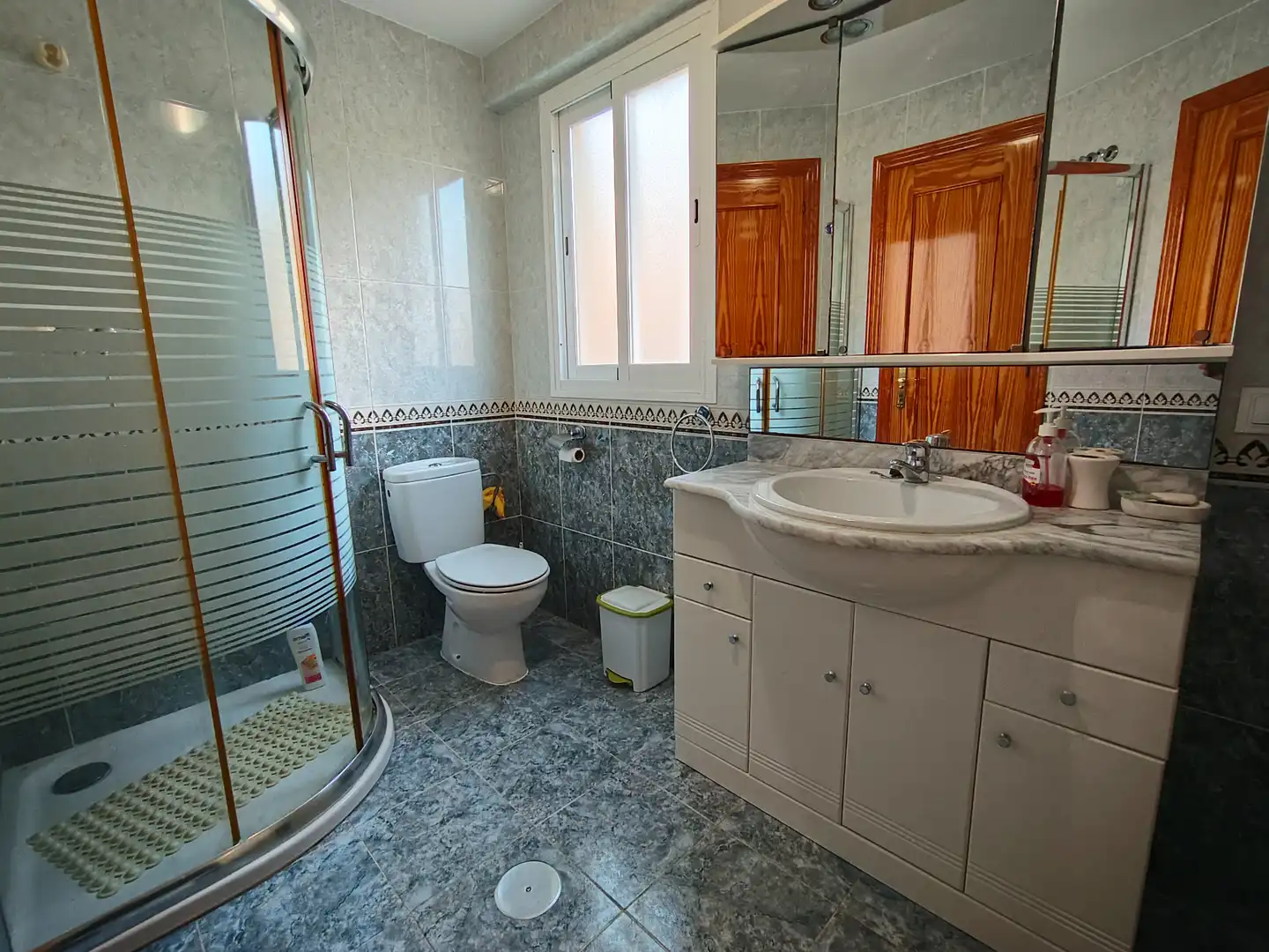 Badezimmer von Dachboden zum Verkauf in Torrenueva Costa mit Terrasse, Möbliert und Waschmaschine