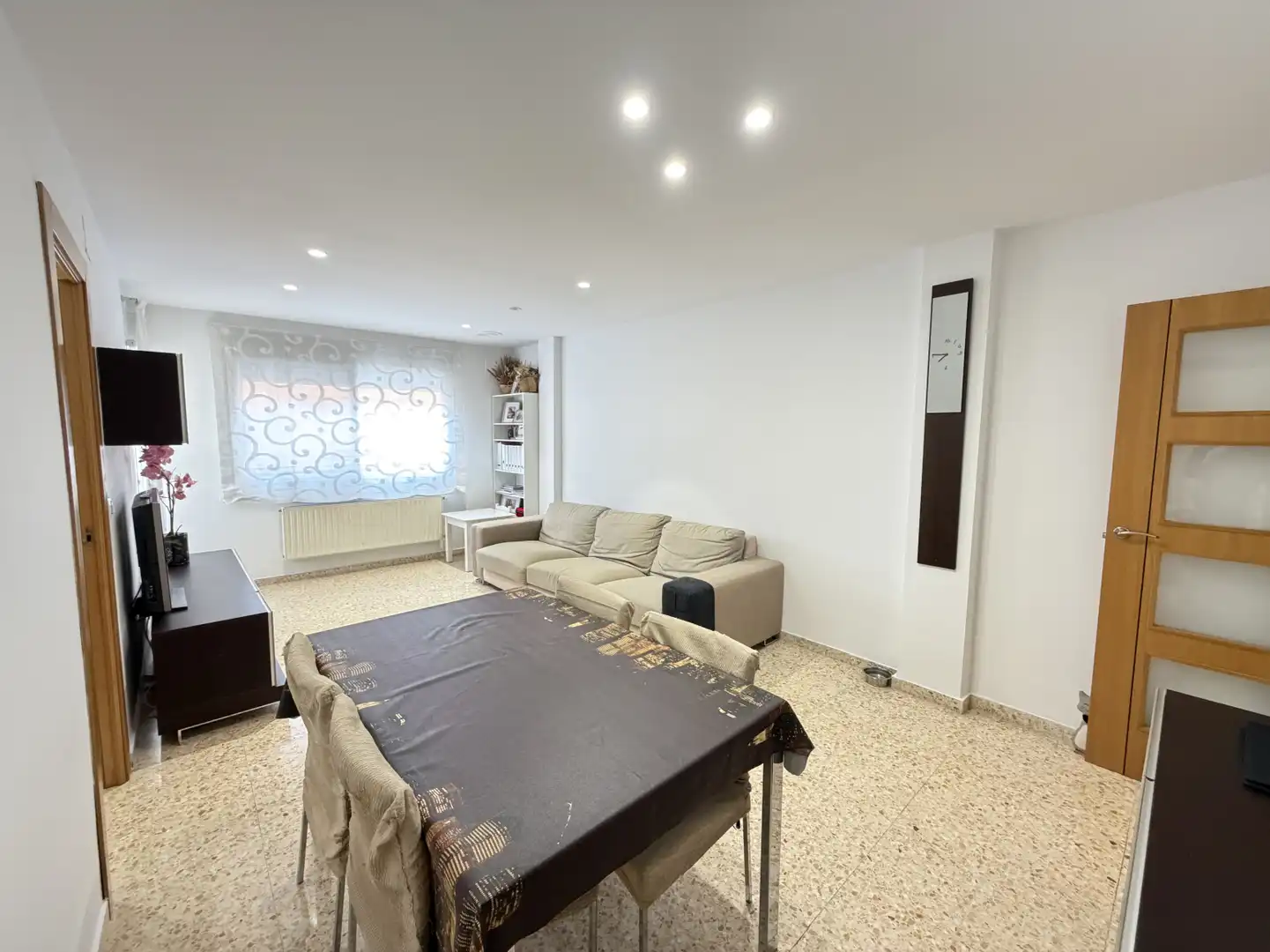 Wohnzimmer von Wohnung zum Verkauf in Rafelbuñol / Rafelbunyol mit Klimaanlage, Terrasse und Balkon
