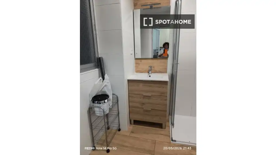 Baño de Apartamento para compartir en Madrid con Aire acondicionado, Terraza y Amueblado