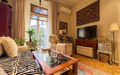 Living room of Flat for sale in  Madrid Capital  with Air Conditioner, Heating and Parquet flooring