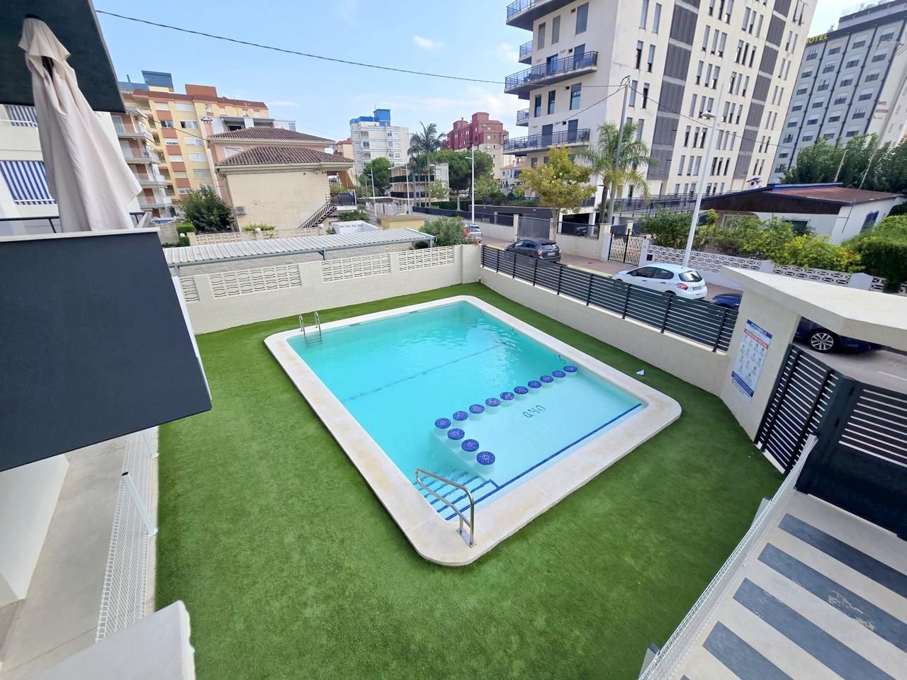 Piscina de Apartament de lloguer en Gandia amb Aire condicionat, Terrassa i Moblat