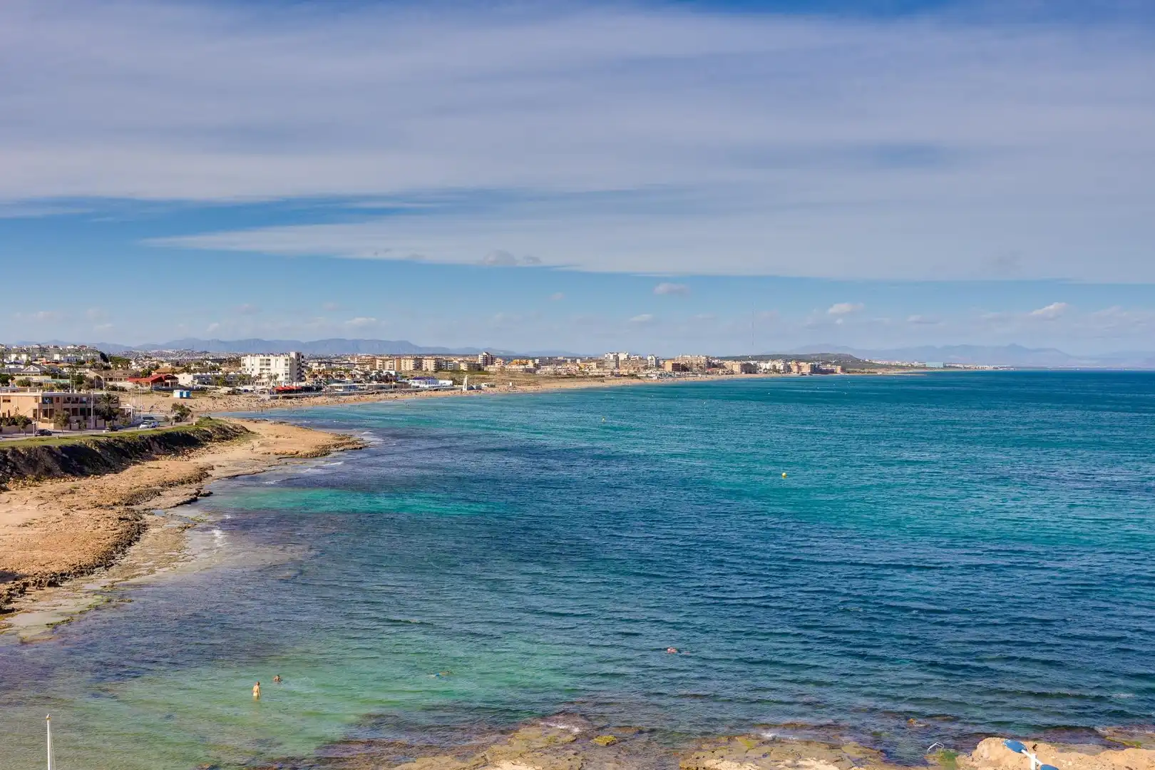 Vista exterior de Apartament en venda en Torrevieja amb Aire condicionat, Terrassa i Moblat