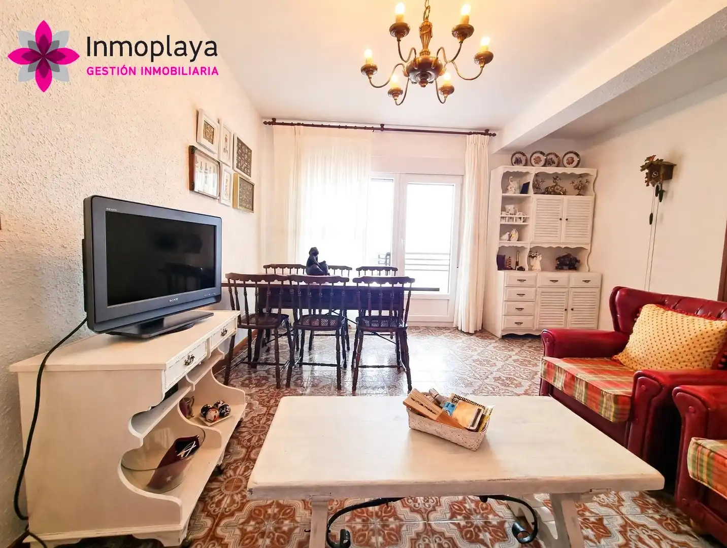 Wohnzimmer von Dachboden zum Verkauf in Noja mit Terrasse und Möbliert