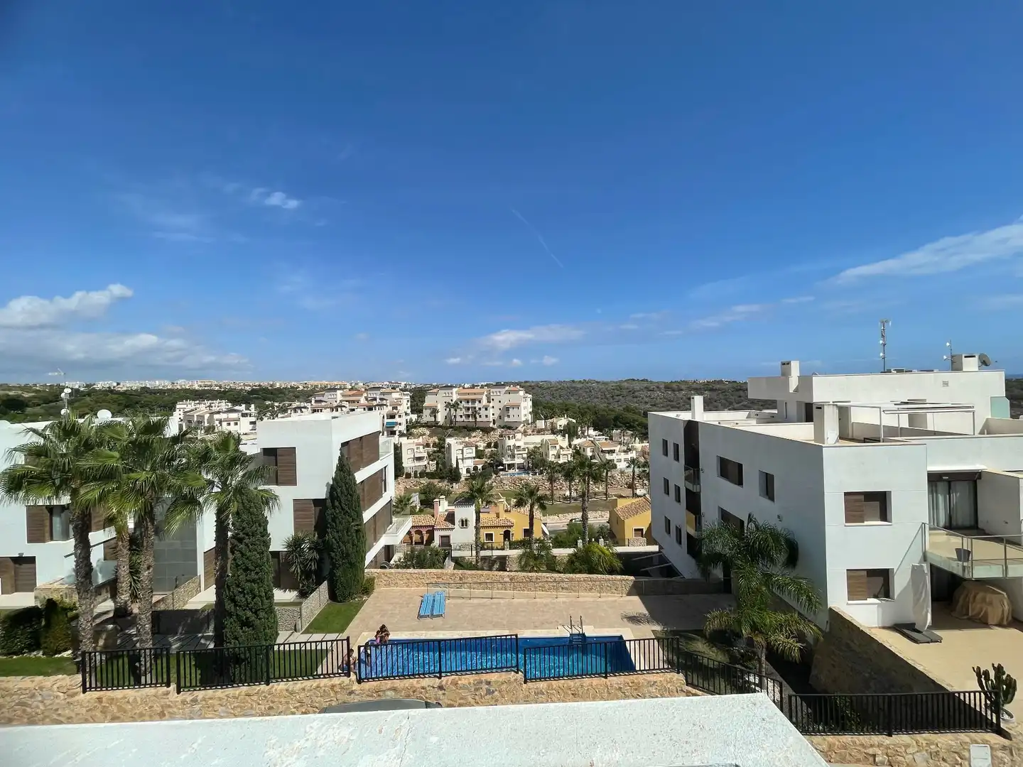 Vista exterior de Àtic en venda en Orihuela amb Terrassa i Piscina comunitària