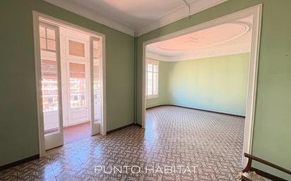 Living room of Flat for sale in  Barcelona Capital  with Heating and Balcony