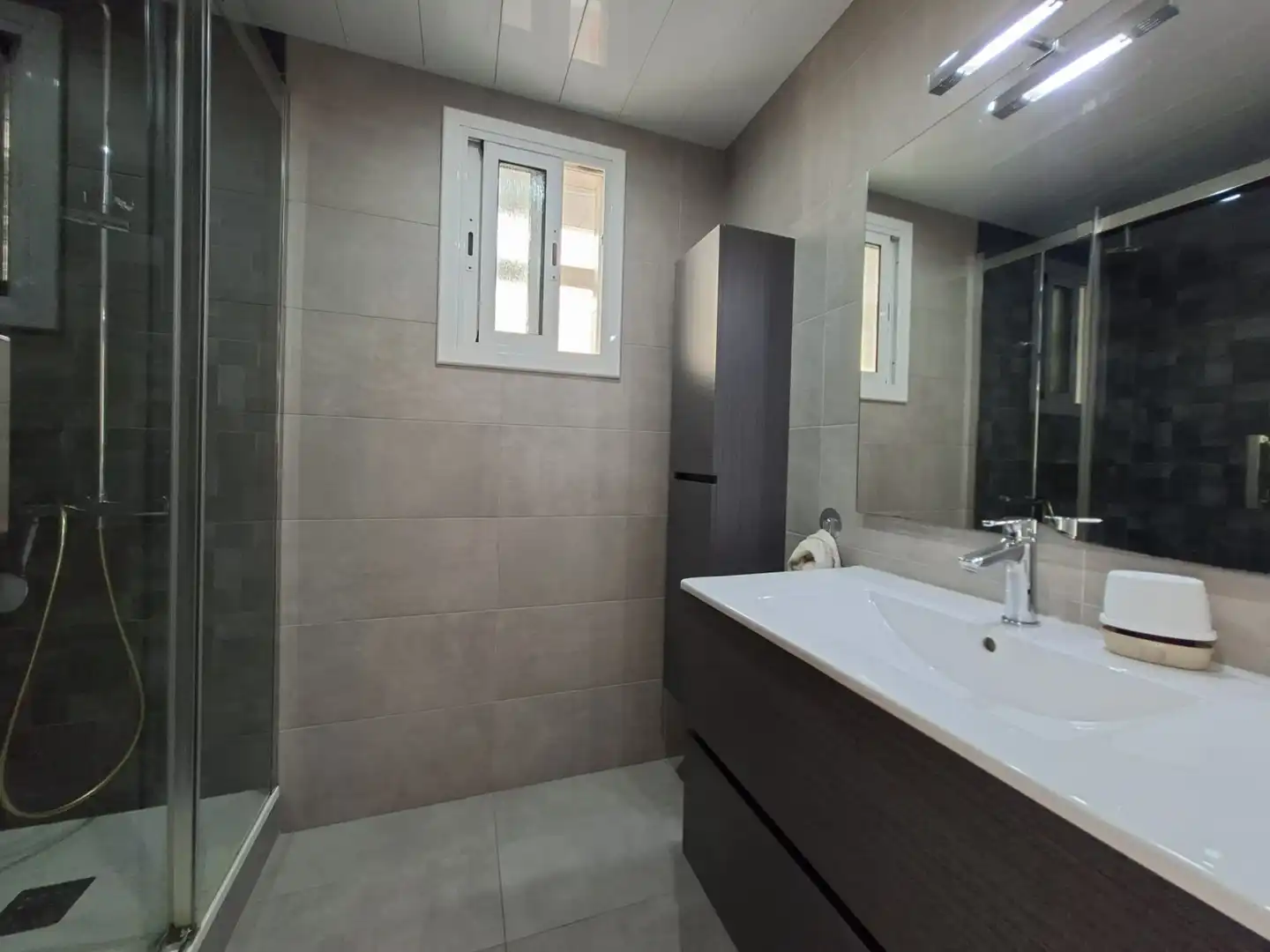 Badezimmer von Dachboden zum Verkauf in Badalona mit Klimaanlage, Heizung und Terrasse