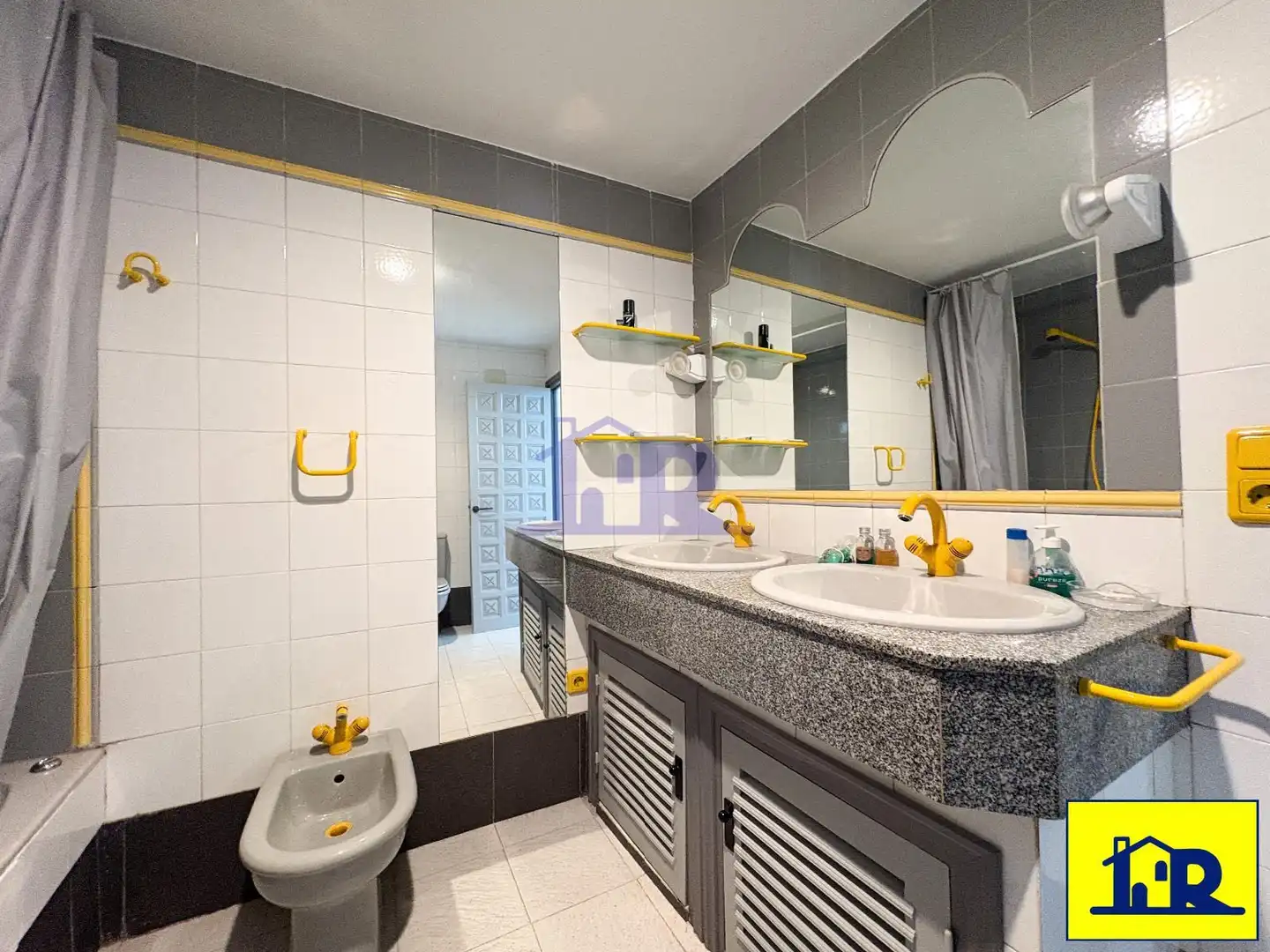 Bathroom of Duplexes for sale in Cuenca  with Heating