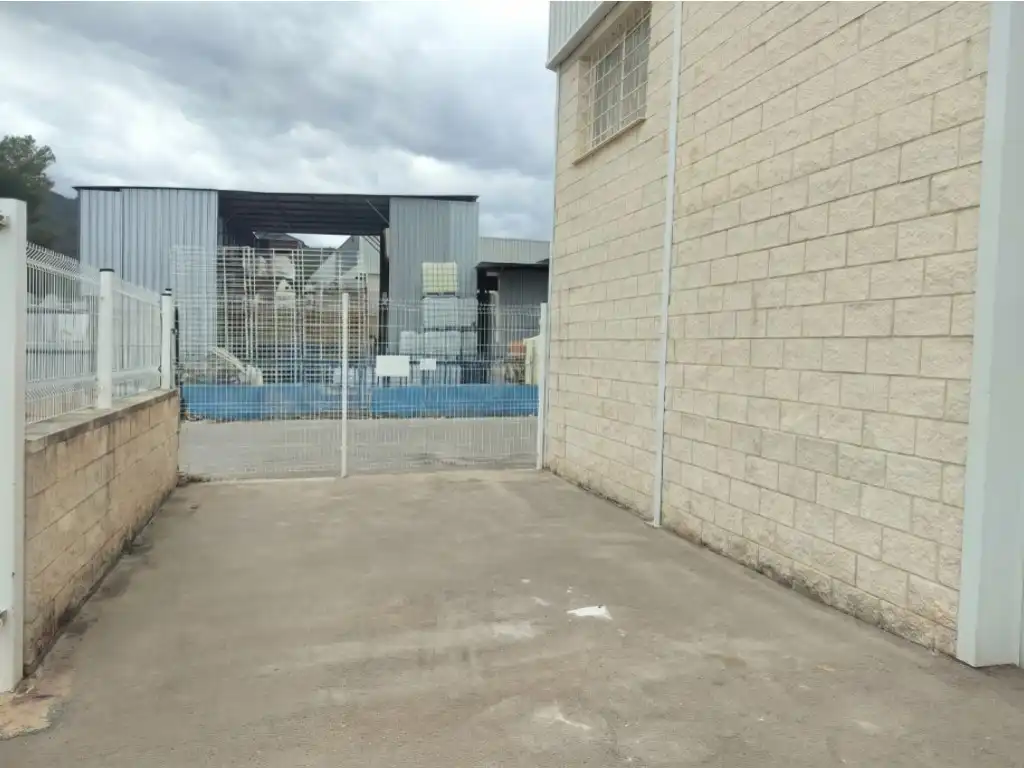 Vista exterior de Nave industrial en venta en Estivella
