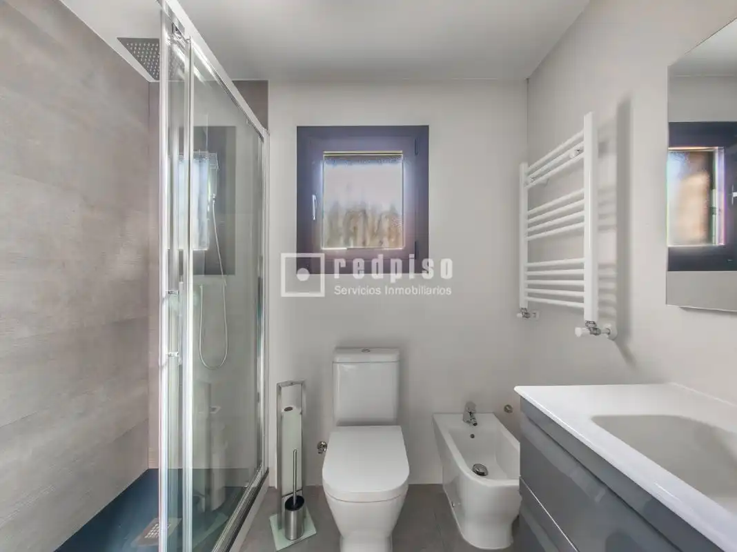 Baño de Casa o chalet en venta en Rivas-Vaciamadrid con Aire acondicionado, Calefacción y Piscina