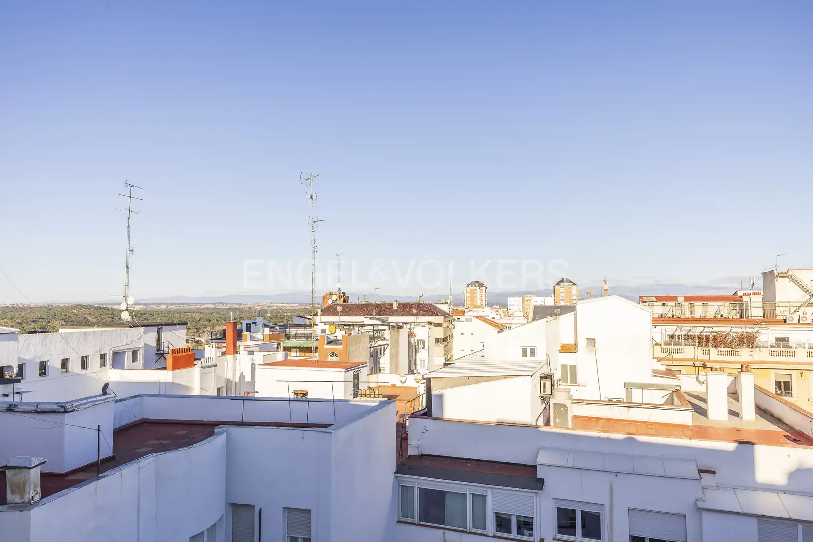 Außenansicht von Dachboden zum Verkauf in Madrid mit Klimaanlage, Heizung und Terrasse
