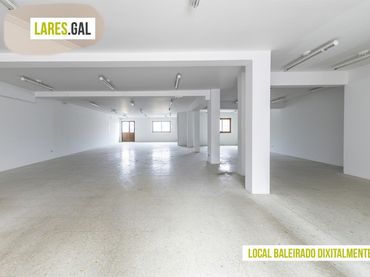 Locale commerciale in affitto a Rúa David Cal