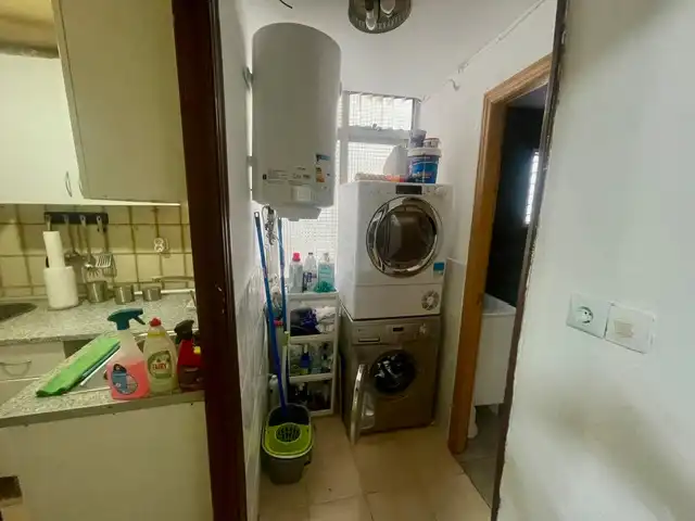 Piso en venta en L'Hospitalet de Llobregat con Parquet y Amueblado