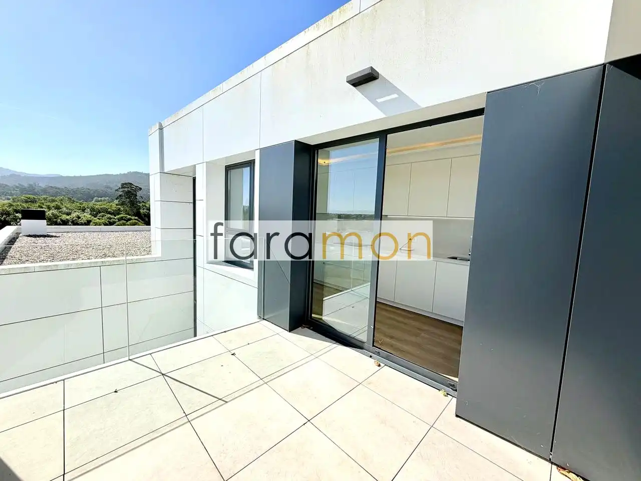Außenansicht von Wohnung zum Verkauf in Vigo  mit Heizung, Terrasse und Abstellraum